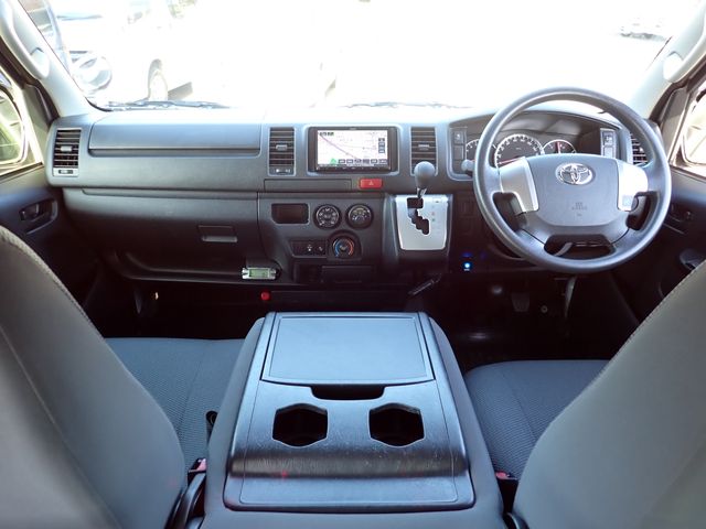 TOYOTA HIACE van 1.2t 2WD 2018