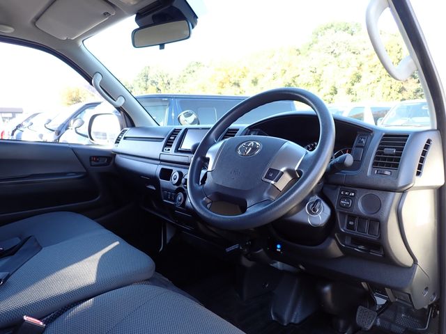 TOYOTA HIACE van 1.2t 2WD 2018