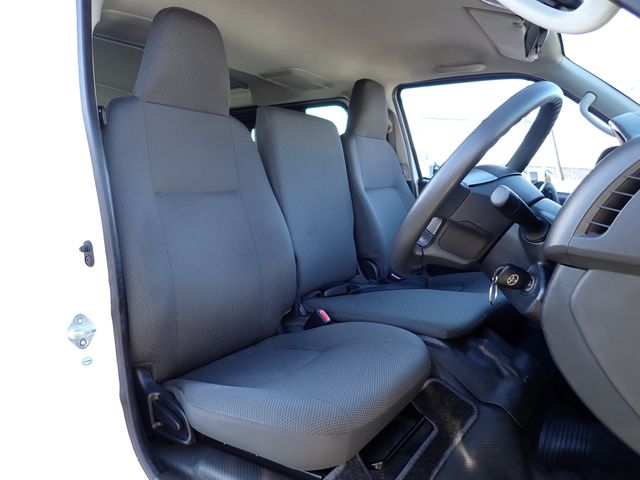 TOYOTA HIACE van 1.2t 2WD 2018