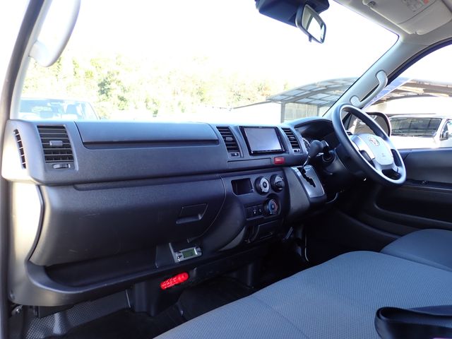 TOYOTA HIACE van 1.2t 2WD 2018