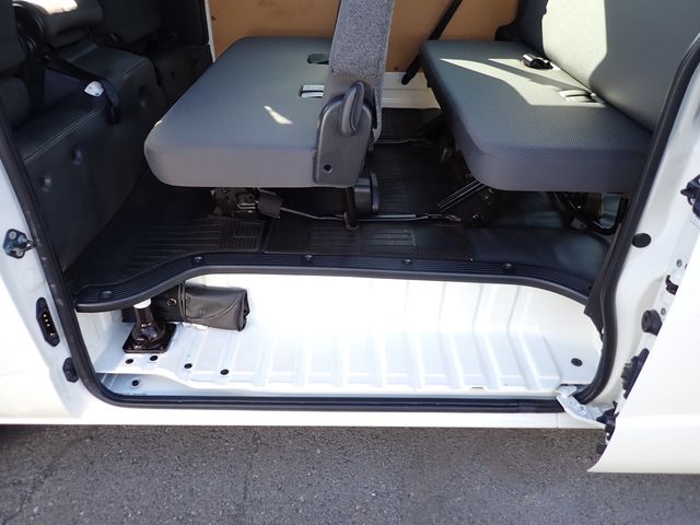 TOYOTA HIACE van 1.2t 2WD 2018