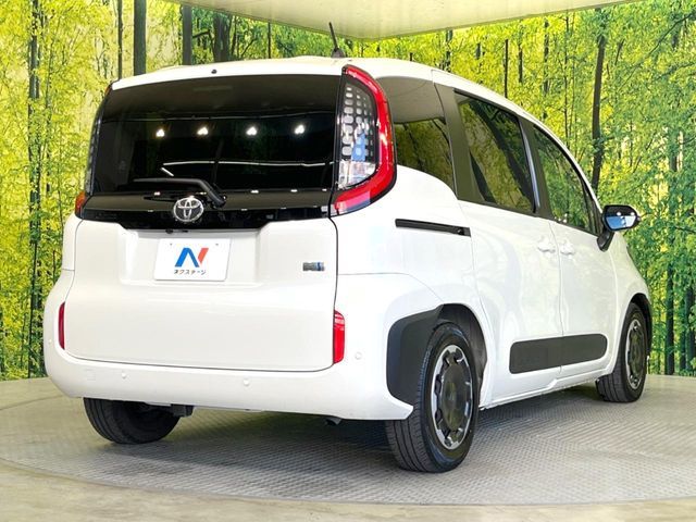 TOYOTA SIENTA HYBRID 2023