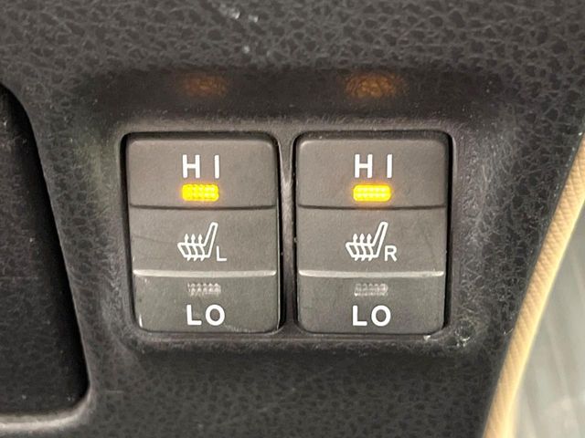 TOYOTA NOAH HYBRID 2015