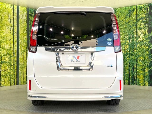 TOYOTA NOAH HYBRID 2015