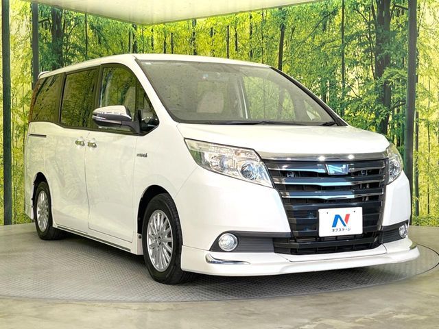 TOYOTA NOAH HYBRID 2015