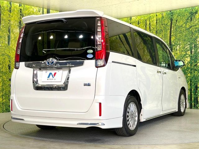 TOYOTA NOAH HYBRID 2015