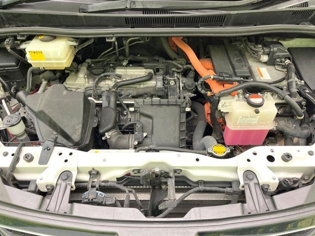 TOYOTA NOAH HYBRID 2015