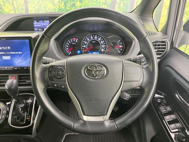 TOYOTA VOXY 2018