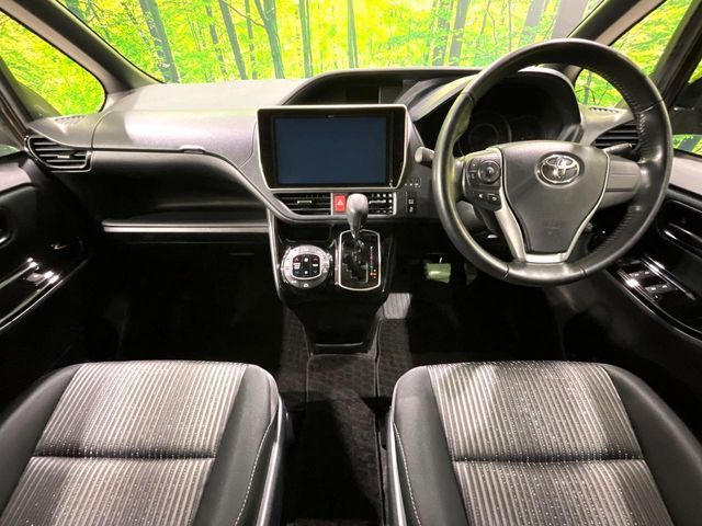 TOYOTA NOAH 2019