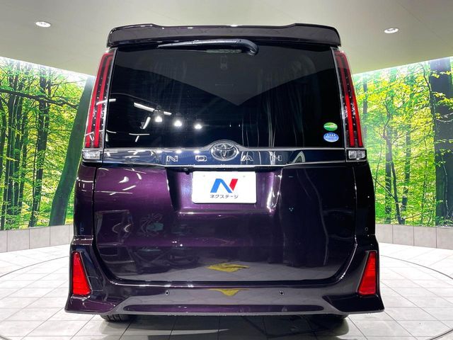 TOYOTA NOAH 2019