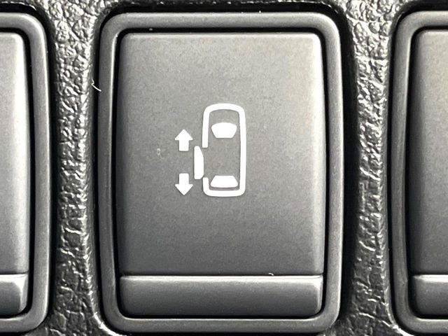 NISSAN ELGRAND  4WD 2012