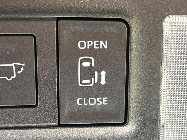 TOYOTA VOXY 4WD 2024