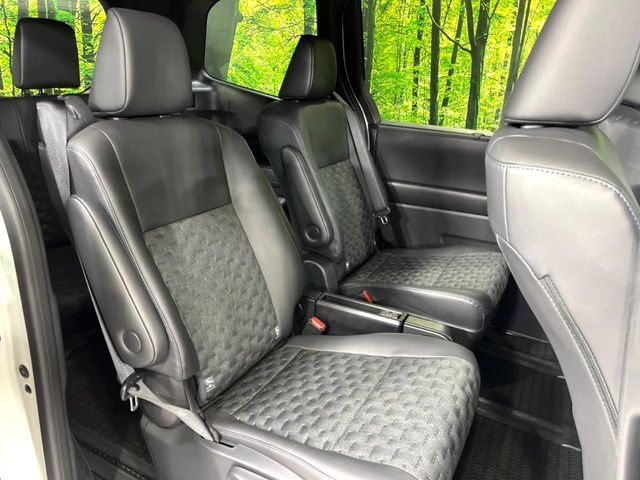 TOYOTA VOXY 4WD 2024