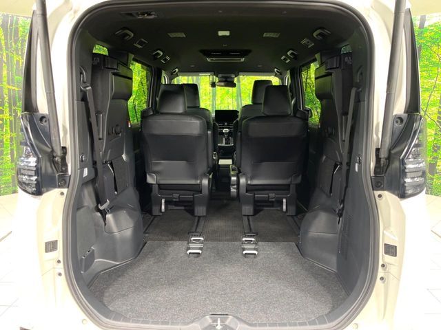 TOYOTA VOXY 4WD 2024