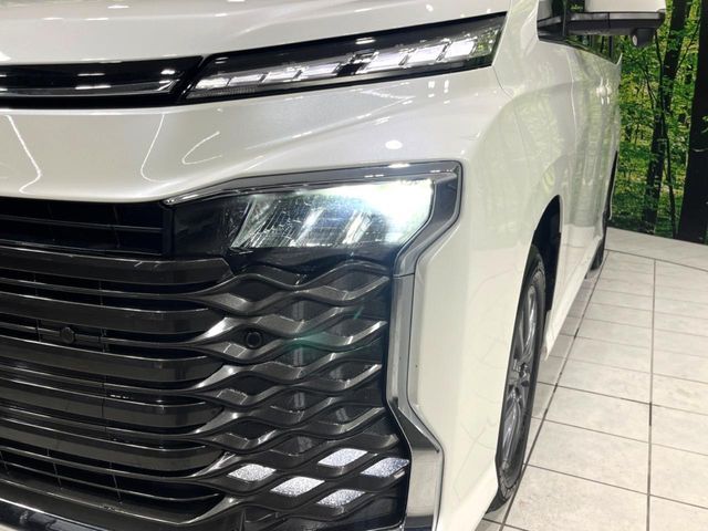 TOYOTA VOXY 4WD 2024