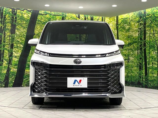 TOYOTA VOXY 4WD 2024