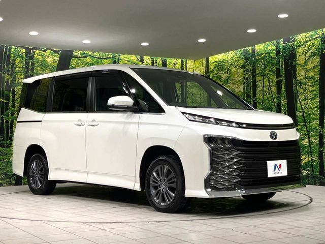 TOYOTA VOXY 4WD 2024