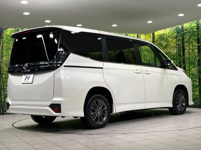 TOYOTA VOXY 4WD 2024