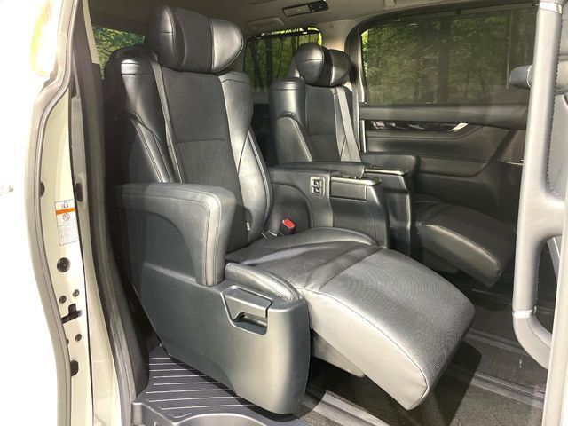 TOYOTA VELLFIRE 2019