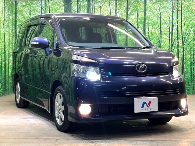 TOYOTA VOXY 2009