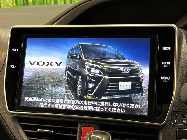 TOYOTA VOXY 2017