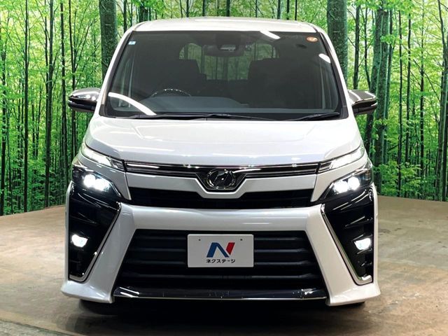 TOYOTA VOXY 2017