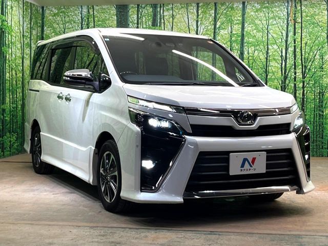 TOYOTA VOXY 2017