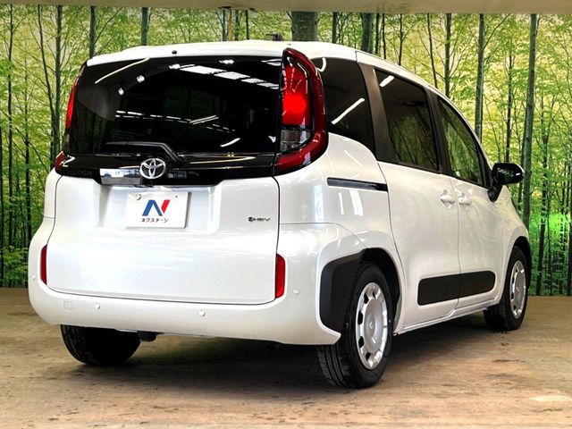 TOYOTA SIENTA HYBRID 2025