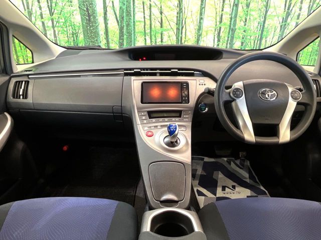 TOYOTA PRIUS 2012