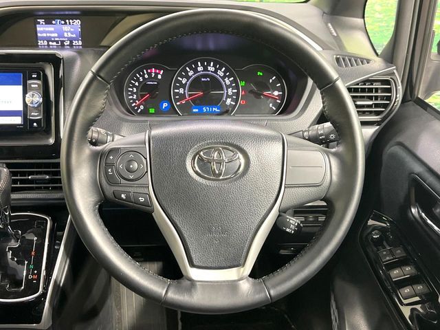 TOYOTA VOXY 2019