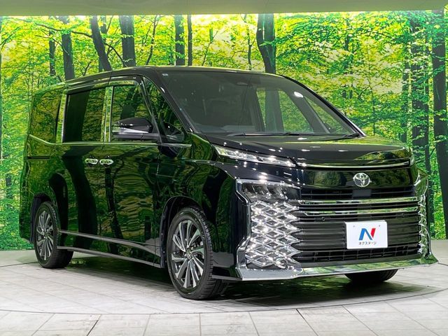 TOYOTA VOXY 2022