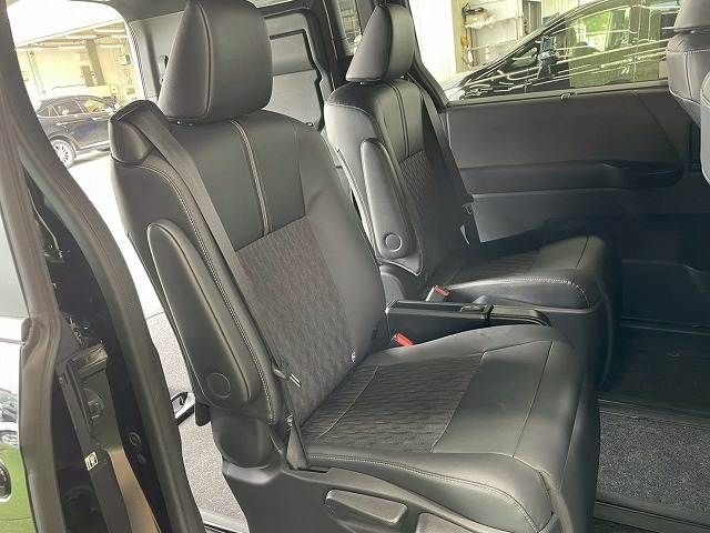 TOYOTA NOAH HYBRID 2023