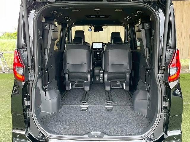 TOYOTA NOAH HYBRID 2023