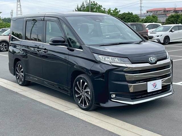TOYOTA NOAH HYBRID 2023