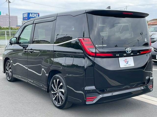 TOYOTA NOAH HYBRID 2023