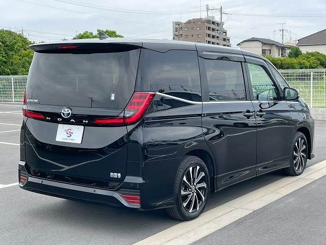 TOYOTA NOAH HYBRID 2023