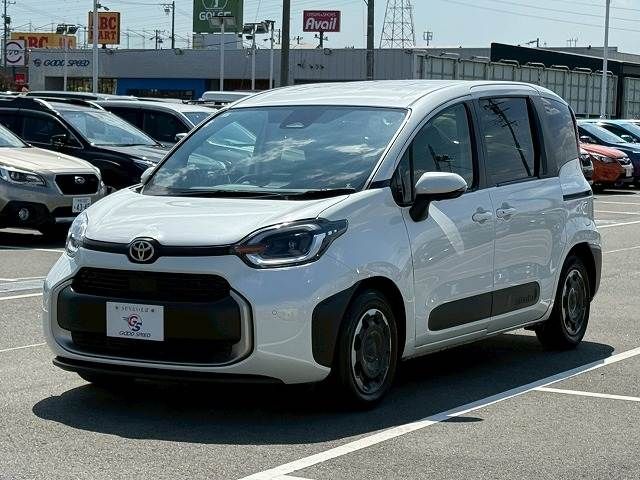 TOYOTA SIENTA HYBRID 2023