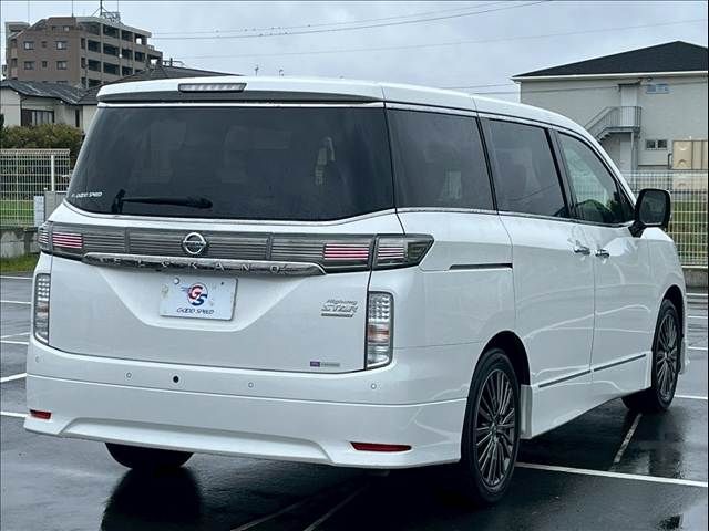 NISSAN ELGRAND 2022