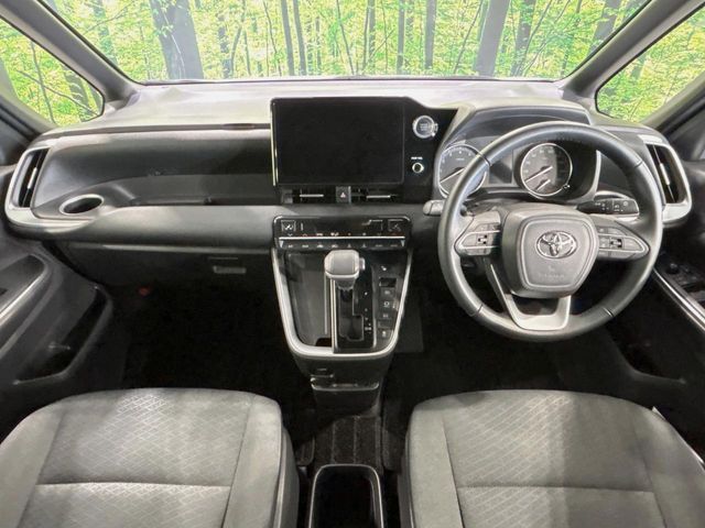 TOYOTA NOAH 2022