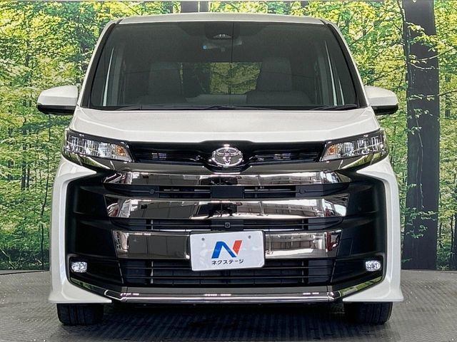 TOYOTA NOAH 2022