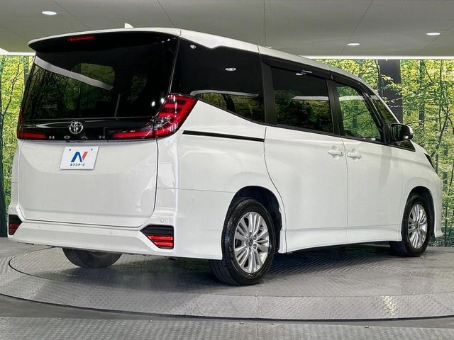 TOYOTA NOAH 2022