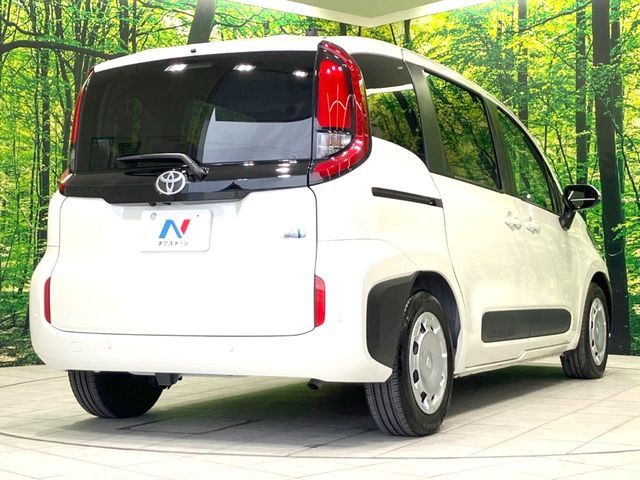 TOYOTA SIENTA HYBRID 2024