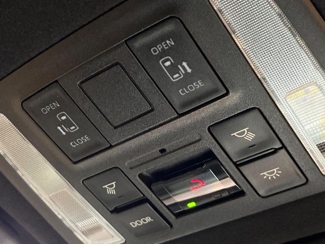 TOYOTA NOAH HYBRID 2025