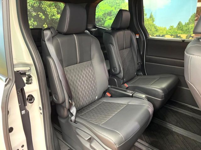 TOYOTA NOAH HYBRID 2025