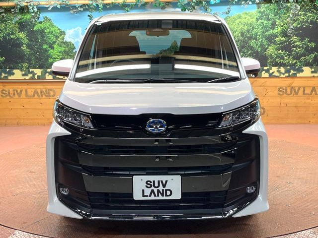 TOYOTA NOAH HYBRID 2025