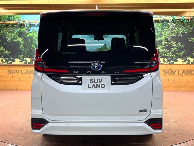 TOYOTA NOAH HYBRID 2025