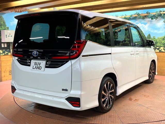 TOYOTA NOAH HYBRID 2025
