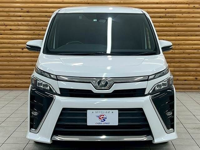 TOYOTA VOXY 2018