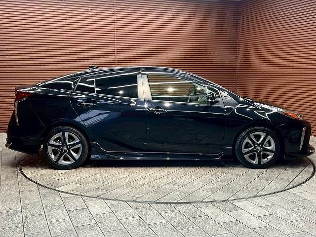 TOYOTA PRIUS 2022