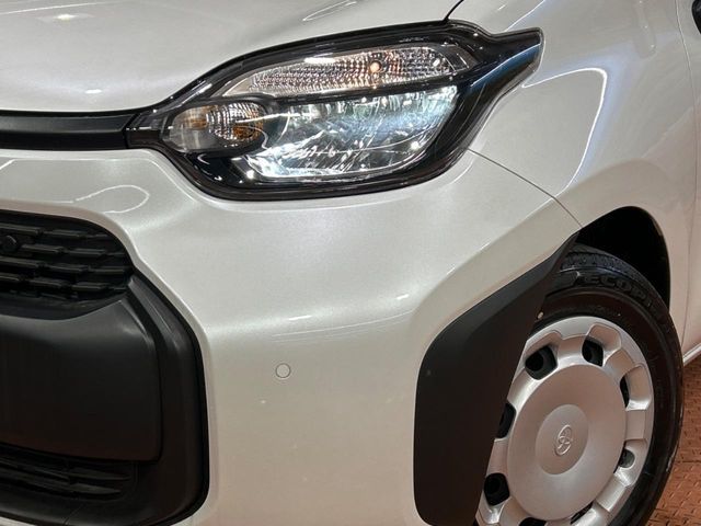 TOYOTA SIENTA HYBRID 2025